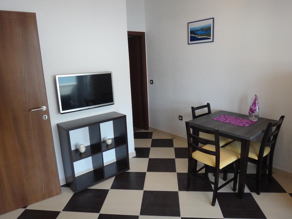 Apartments Selina Vinišće Habitación foto